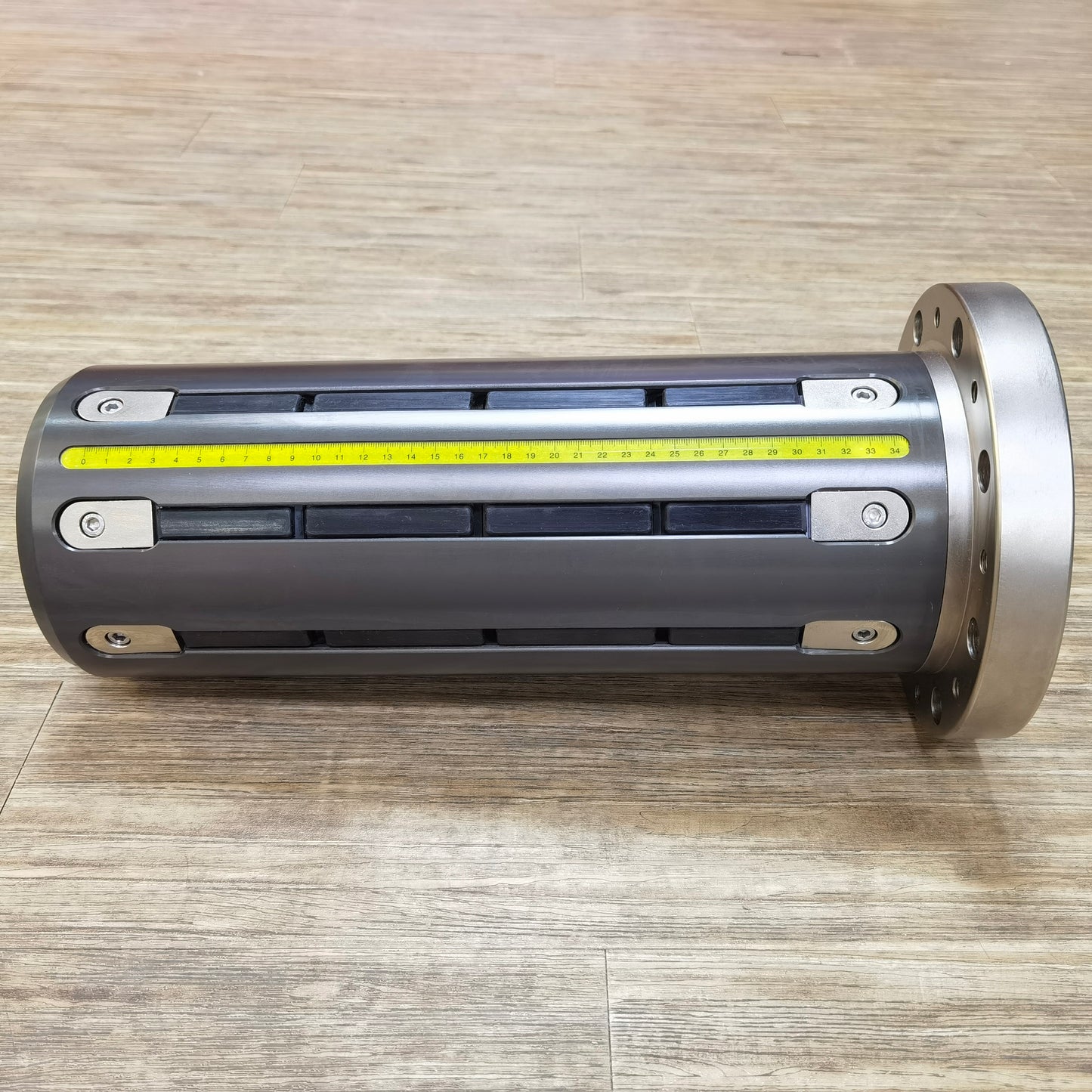 Custom full key air expanding shaft for converting and packaging machines
