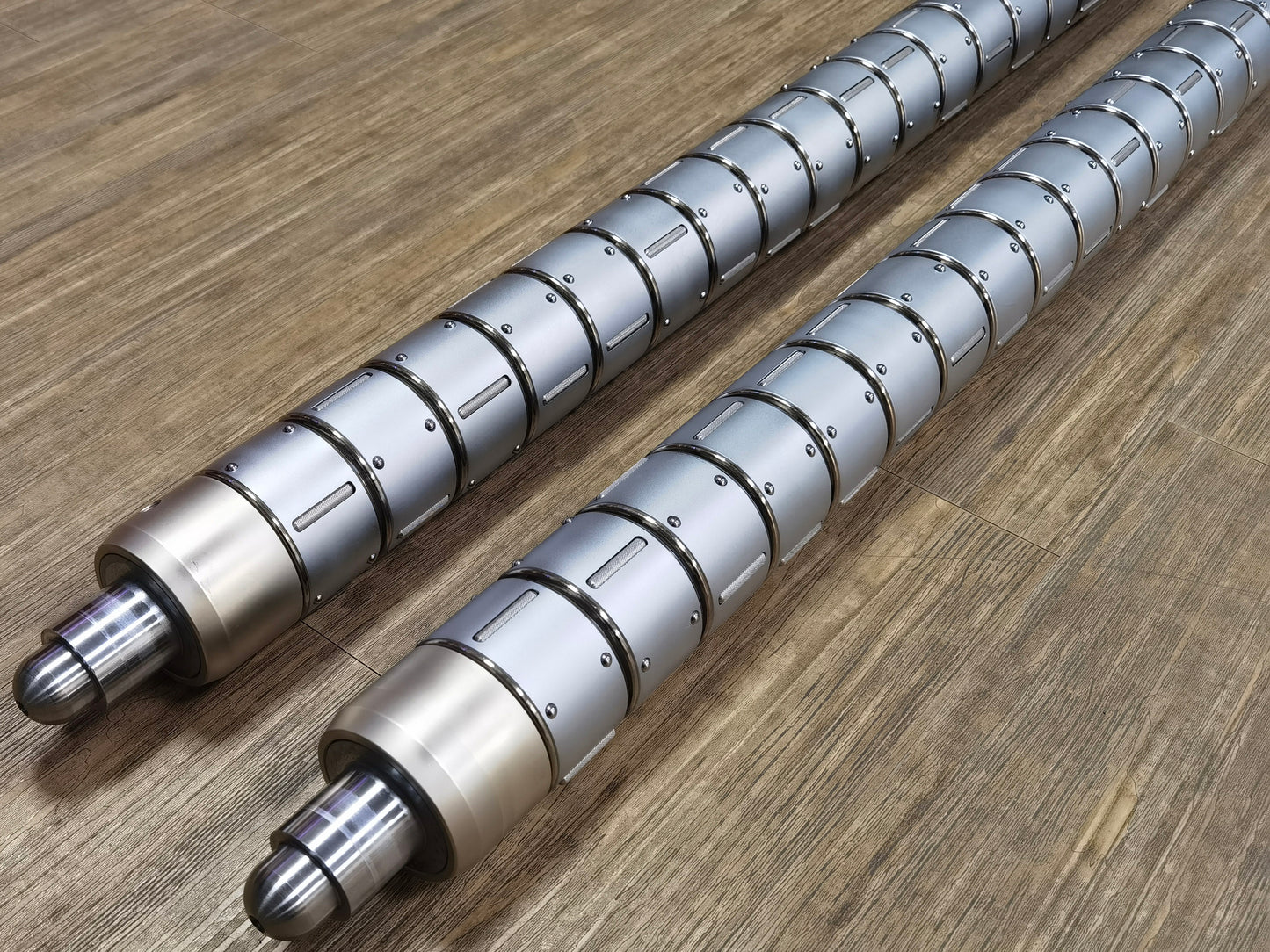 Heavy duty roller differential shaft for large roll rewinding and unwinding systems