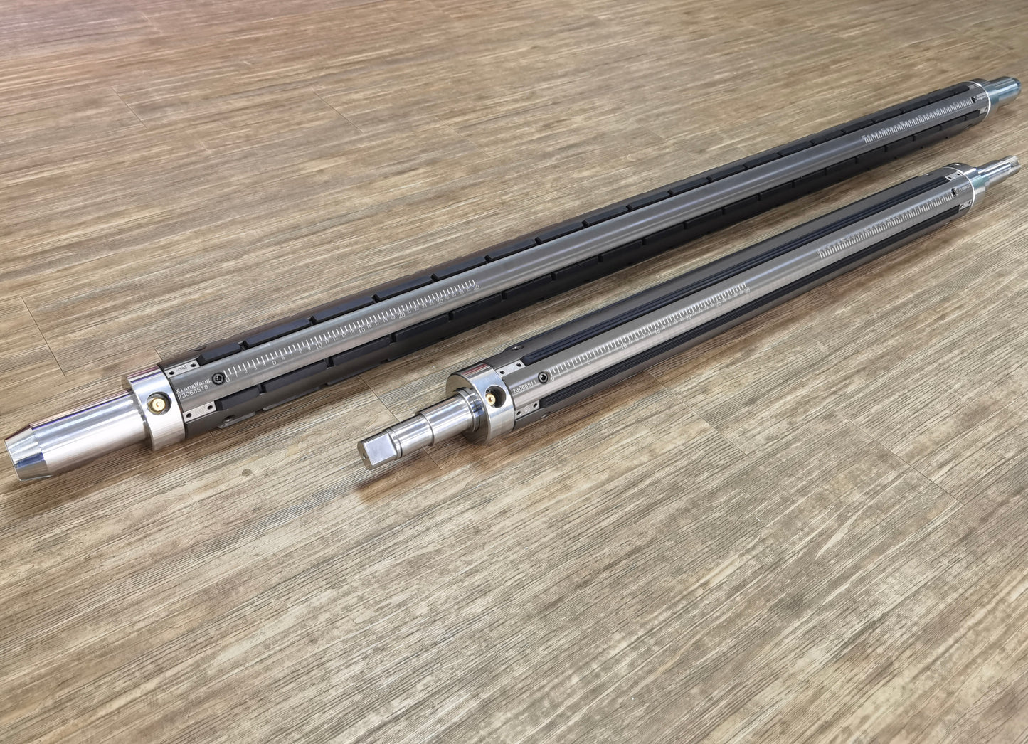 Air expanding shaft used in printing packaging and converting machinery