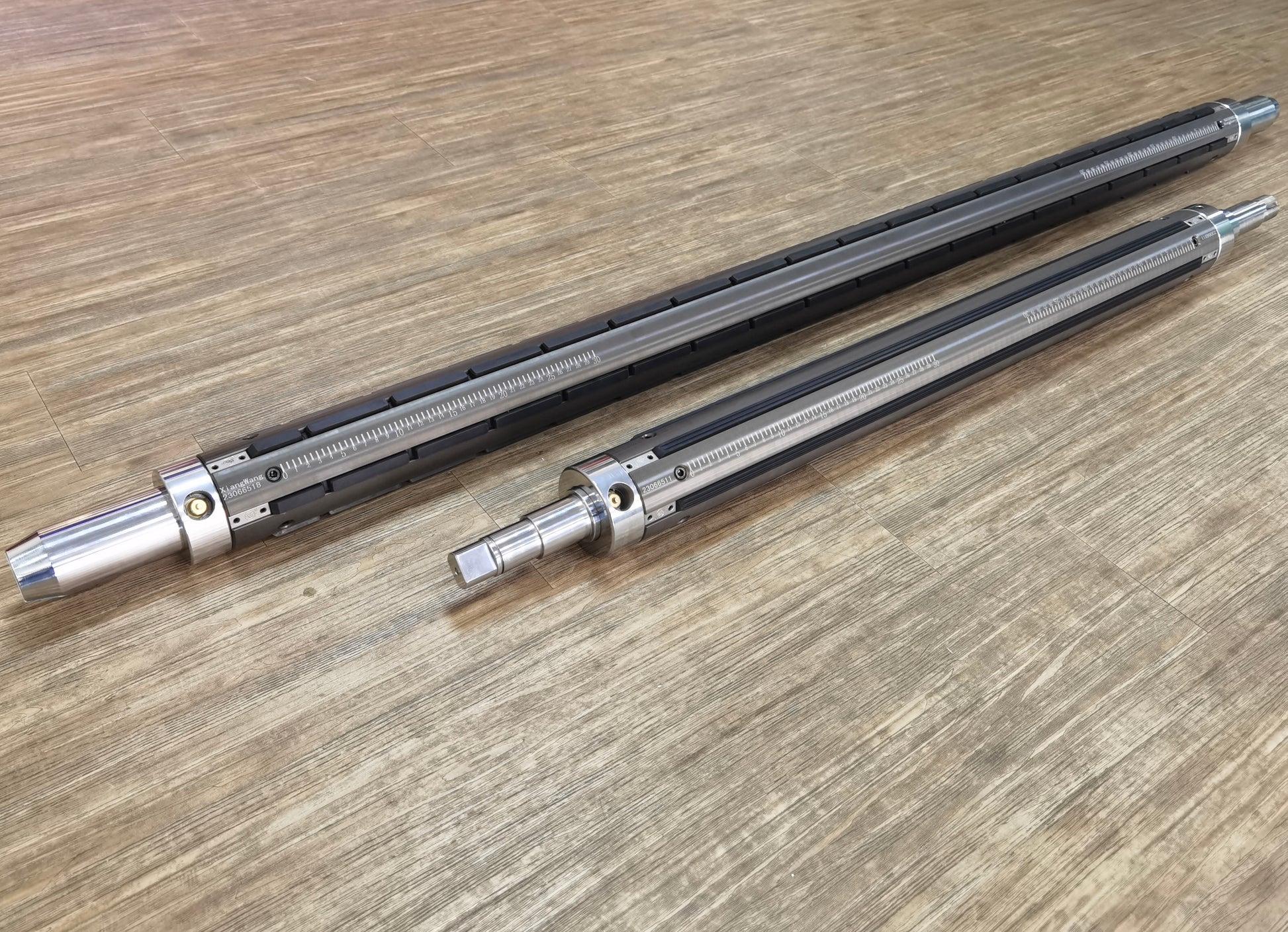 Air expanding shaft used in printing packaging and converting machinery