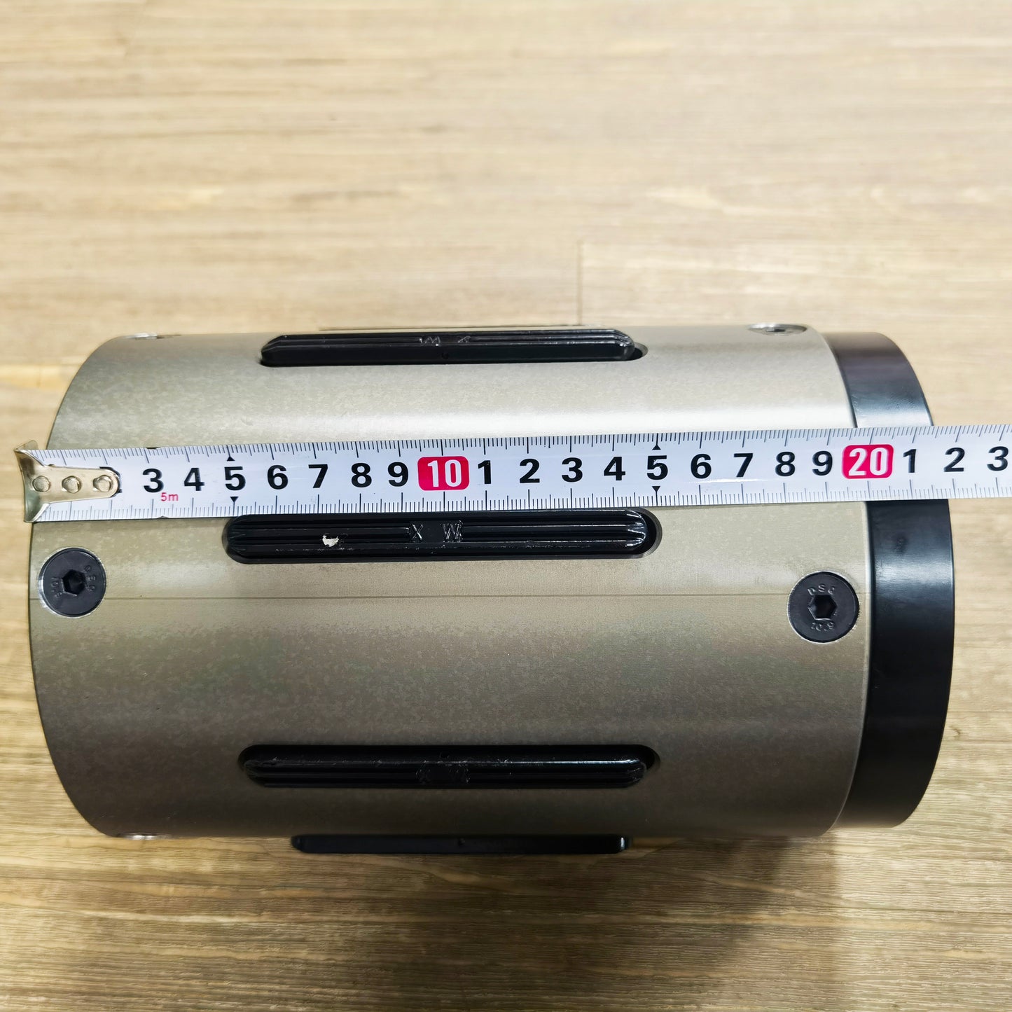 Air shaft conversion sleeve with standard outer diameter, durable metal adapter part