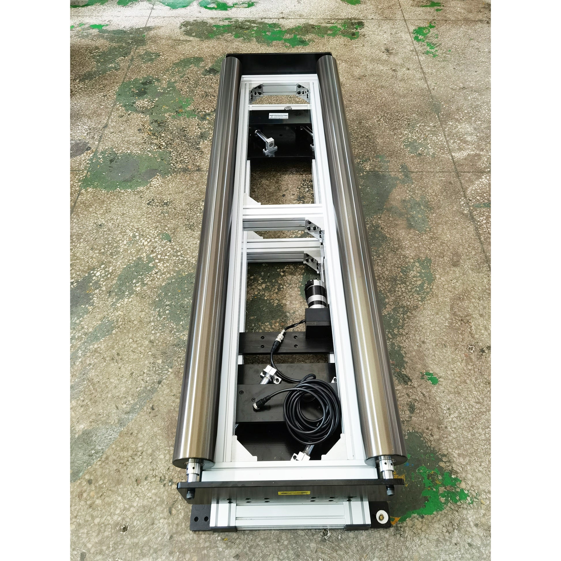 Automatic web alignment guiding frame system for rewinding and flexible packaging production lines