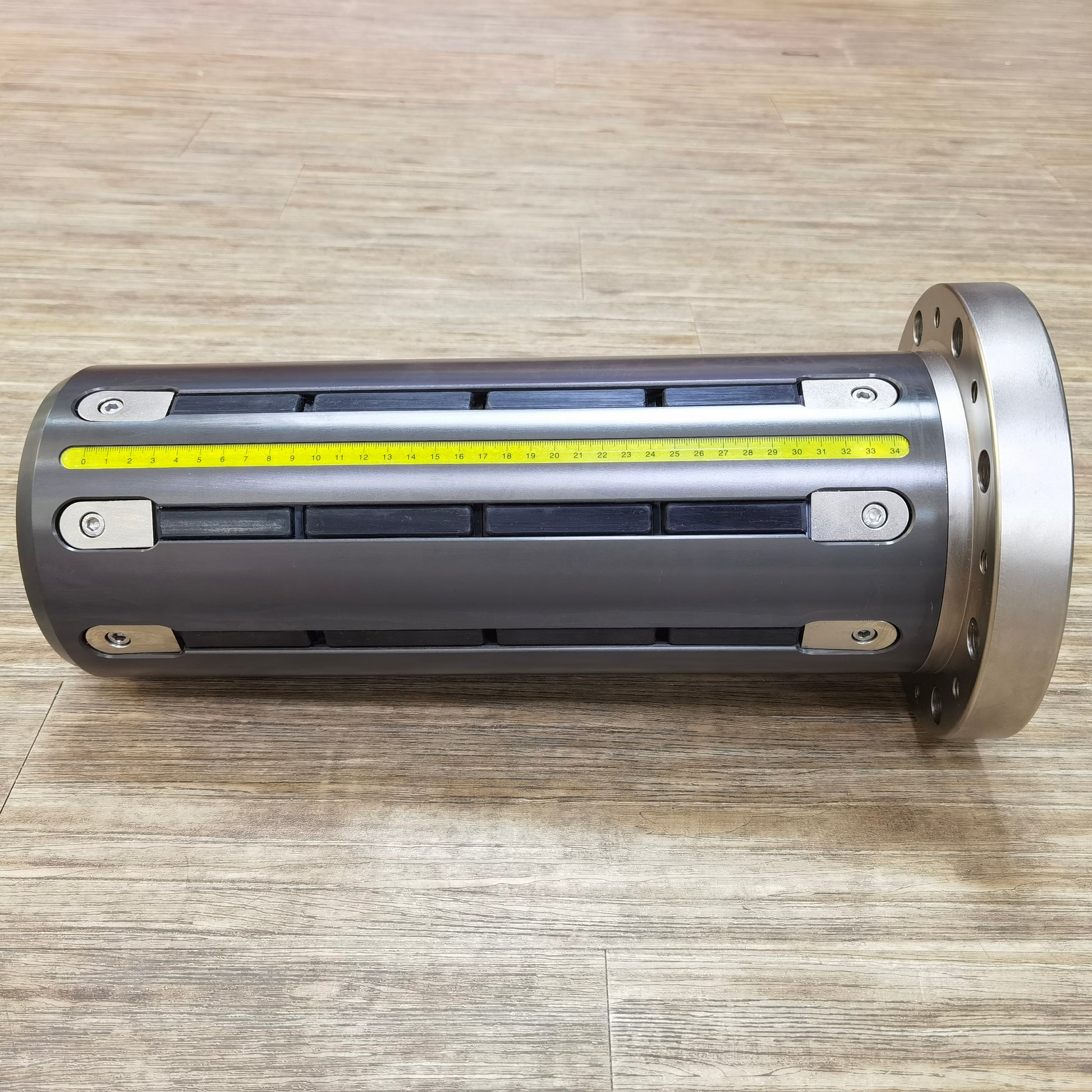 Custom full key air expanding shaft for converting and packaging machines