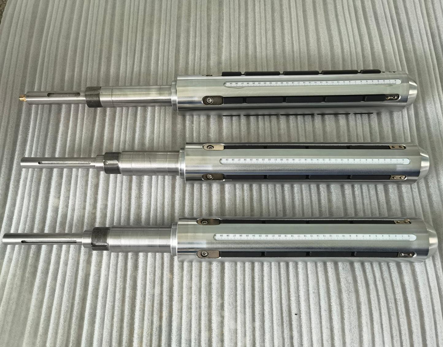 Heavy duty inflatable air shaft for paper film and foil processing applications