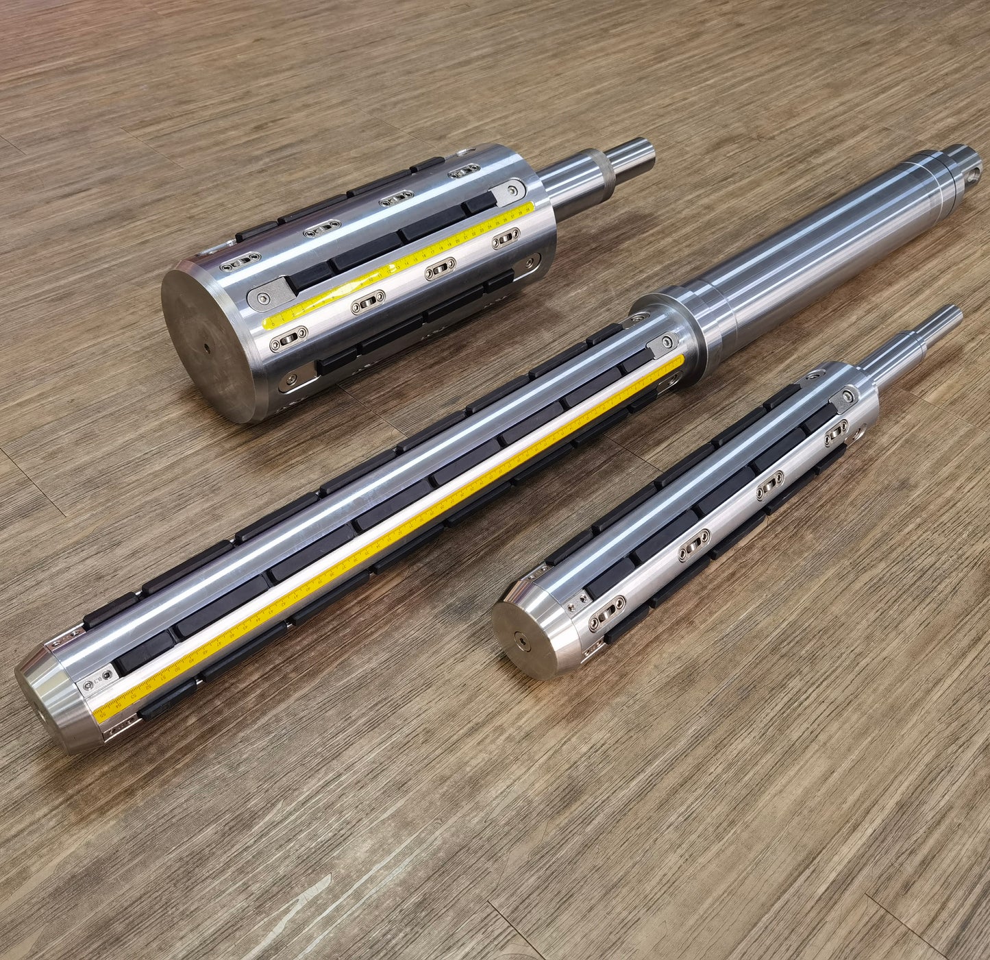 Pneumatic textile roller air shaft with high gripping force