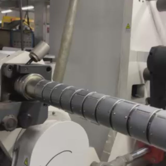Roller slip shaft for slitter rewinder machine with stable tension performance