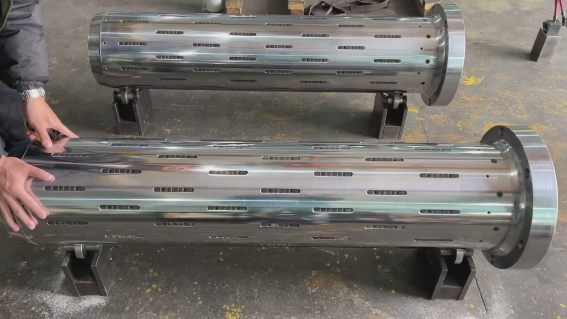 Lug Type Air Shaft installed on slitting machine