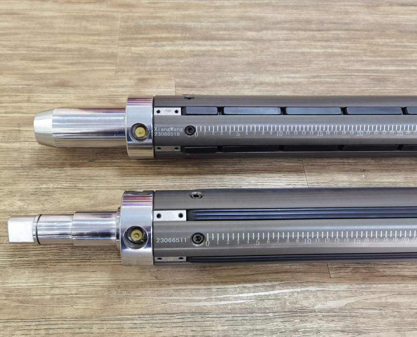 Strip type expansion mechanism for secure core gripping performance