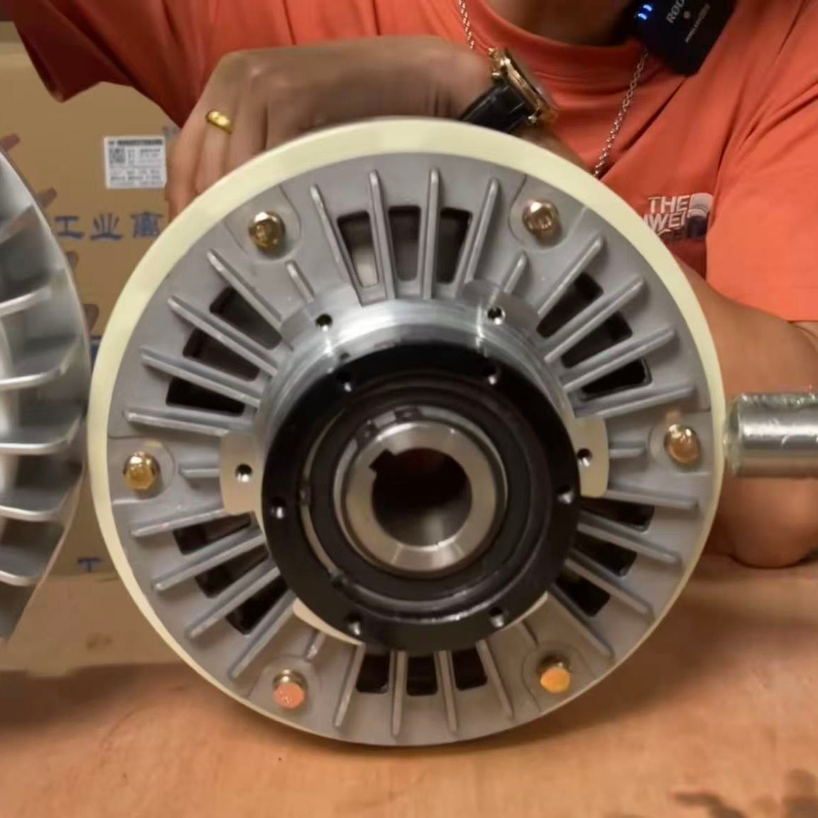 Hollow bore magnetic powder clutch for web tension control systems